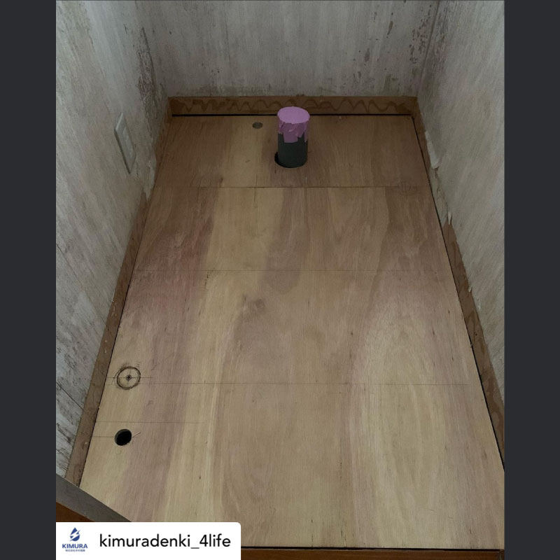 トイレリフォーム工事 取付作業中