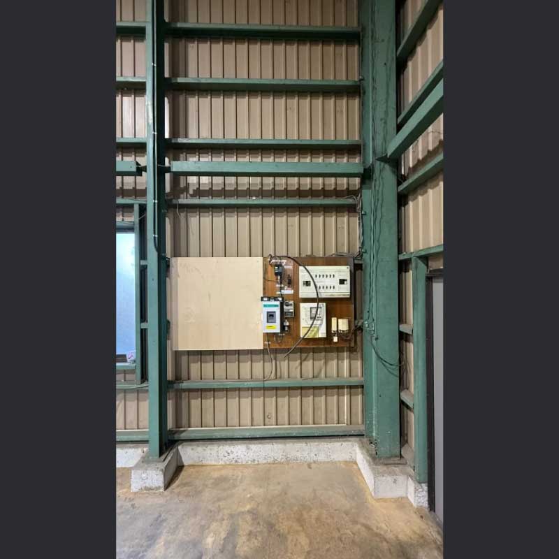 倉庫の3相動力200V電気工事